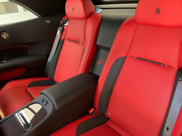 أحمر Rolls Royce Dawn, 2020 للإيجار في دبي 4