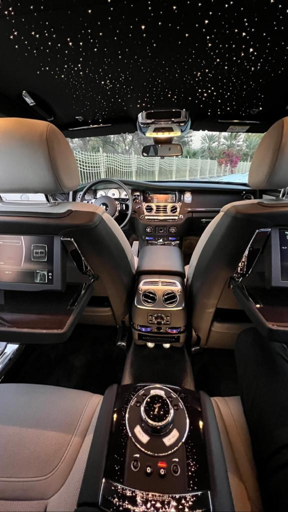 Argent Rolls Royce Ghost, 2020 à louer à Dubaï 3