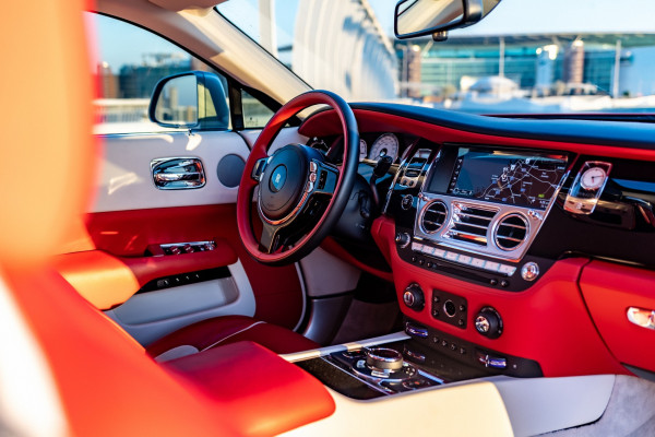 银 Rolls Royce Wraith, 2020 迪拜汽车租凭 2