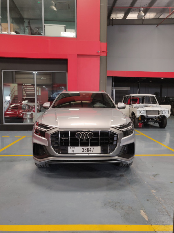 فضة Audi Q8, 2019 للإيجار في دبي 0
