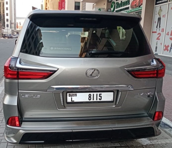 فضة Lexus LX 570, 2019 للإيجار في دبي 4