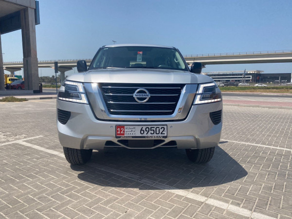 银 Nissan Patrol, 2021 迪拜汽车租凭 0