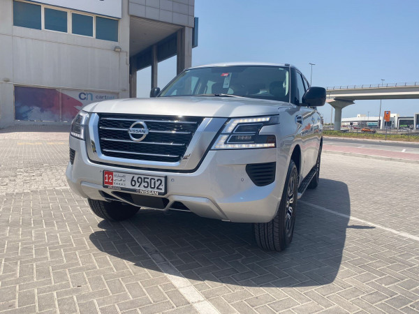 银 Nissan Patrol, 2021 迪拜汽车租凭 1