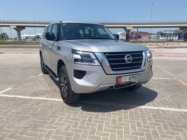 银 Nissan Patrol, 2021 迪拜汽车租凭 3