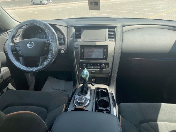 银 Nissan Patrol, 2021 迪拜汽车租凭 10