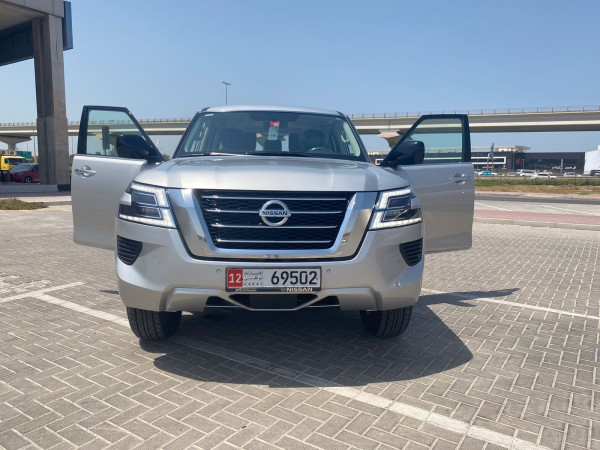 银 Nissan Patrol, 2021 迪拜汽车租凭 15