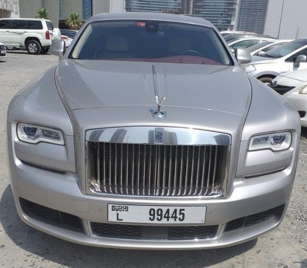 فضة Rolls Royce Ghost, 2019 للإيجار في دبي 3