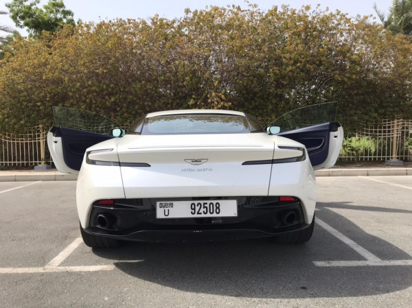 白色 Aston Martin DB11, 2018 迪拜汽车租凭 9