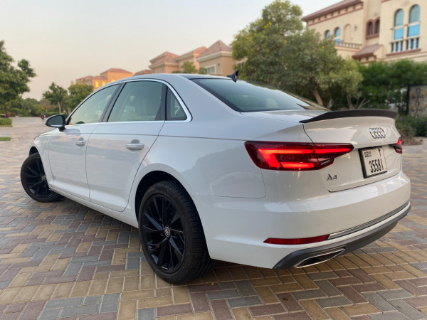 白色 Audi A4 RS4 Bodykit, 2019 迪拜汽车租凭 6