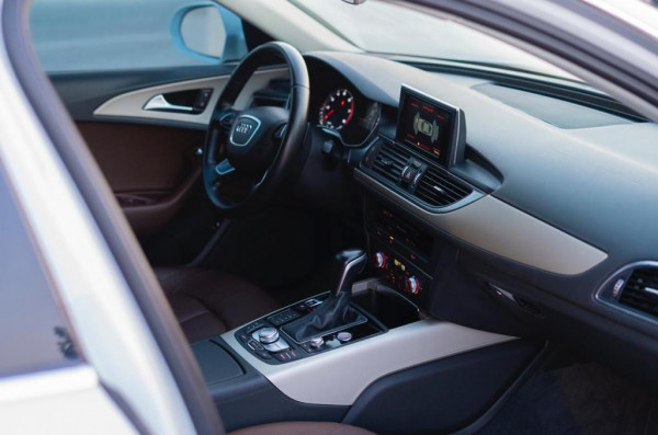 白色 Audi A6, 2016 迪拜汽车租凭 4