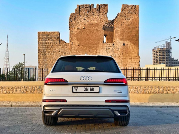 白色 Audi Q7, 2020 迪拜汽车租凭 2