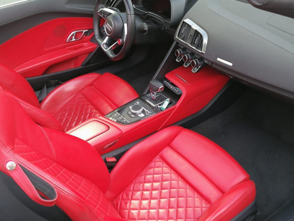 أبيض Audi R8 Spyder, 2021 للإيجار في دبي 2