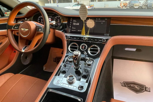 أبيض Bentley GT, 2019 للإيجار في دبي 2