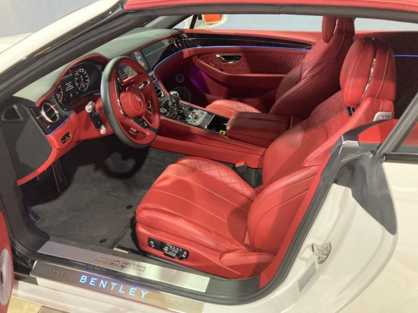 أبيض Bentley GTC, 2020 للإيجار في دبي 0