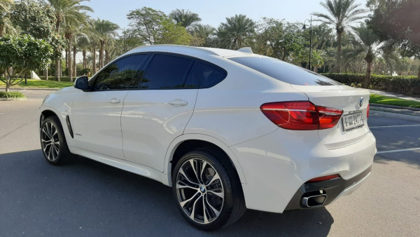 أبيض BMW X6 M power Kit V8, 2019 للإيجار في دبي 2