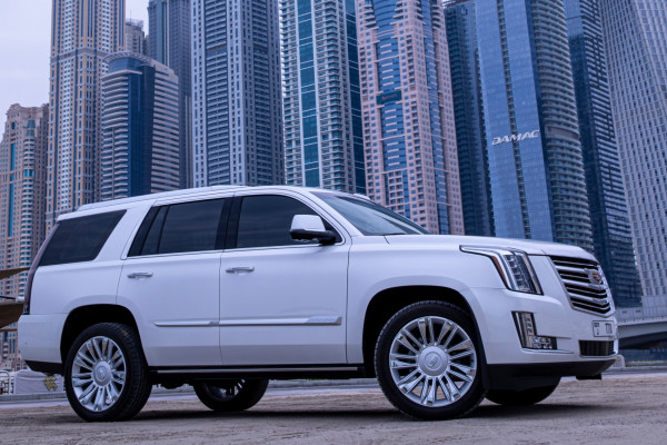 Blanco Cadillac Escalade Platinum, 2019 en alquiler en Dubai 0