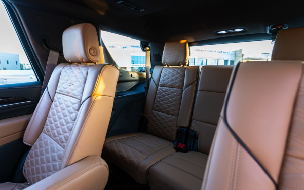 أبيض Cadillac Escalade, 2021 للإيجار في دبي 5