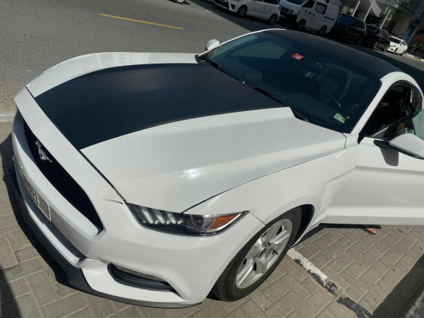 أبيض Ford Mustang Coupe, 2018 للإيجار في دبي 0