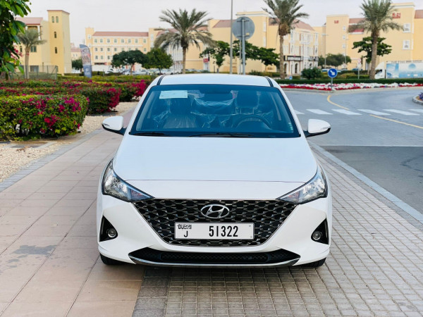 Blanc Hyundai Accent, 2022 à louer à Dubaï 0