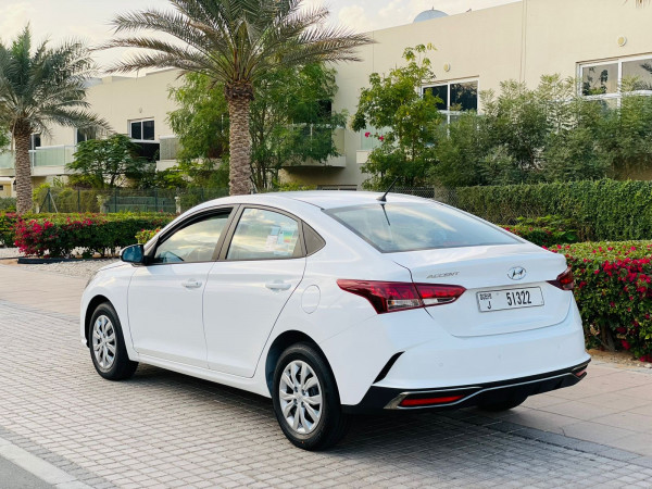 أبيض Hyundai Accent, 2022 للإيجار في دبي 3