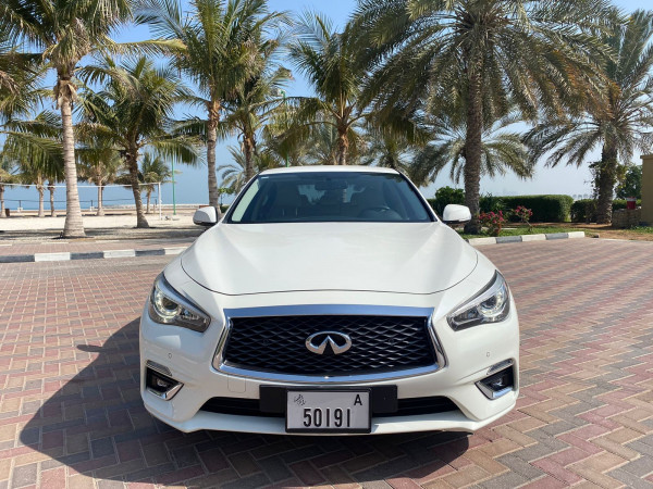 أبيض Infiniti Q50, 2018 للإيجار في دبي 3
