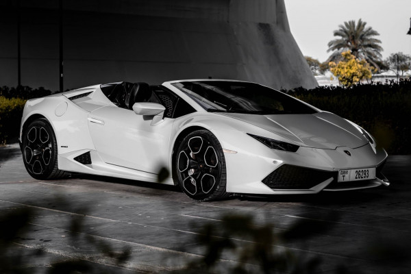 白色 Lamborghini Huracan Spyder, 2018 迪拜汽车租凭 0