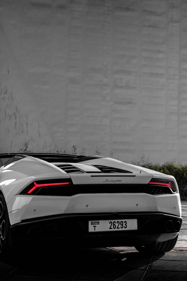 白色 Lamborghini Huracan Spyder, 2018 迪拜汽车租凭 2