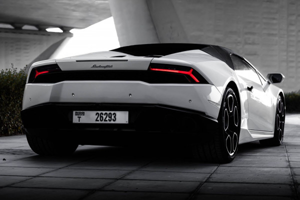 白色 Lamborghini Huracan Spyder, 2018 迪拜汽车租凭 3