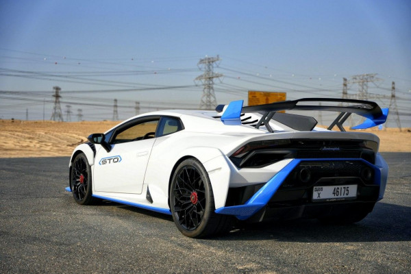 أبيض Lamborghini Huracan STO, 2022 للإيجار في دبي 3