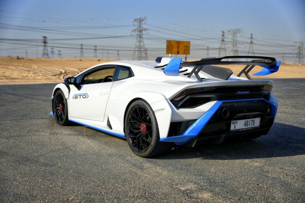 أبيض Lamborghini Huracan STO, 2022 للإيجار في دبي 7
