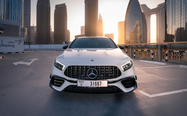 أبيض Mercedes A45 AMG, 2021 للإيجار في دبي 1