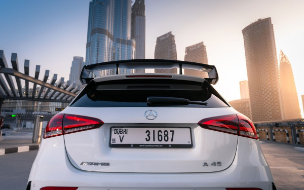 أبيض Mercedes A45 AMG, 2021 للإيجار في دبي 5