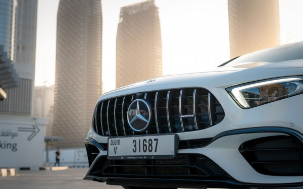 أبيض Mercedes A45 AMG, 2021 للإيجار في دبي 6