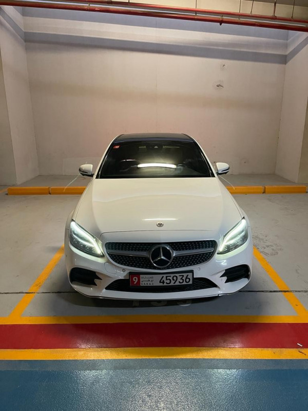أبيض Mercedes C200 Class, 2019 للإيجار في دبي 0
