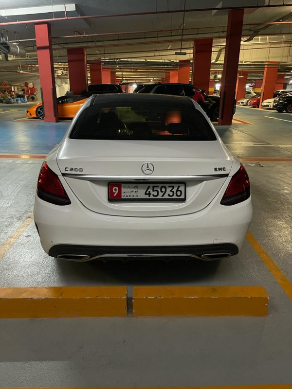 أبيض Mercedes C200 Class, 2019 للإيجار في دبي 1