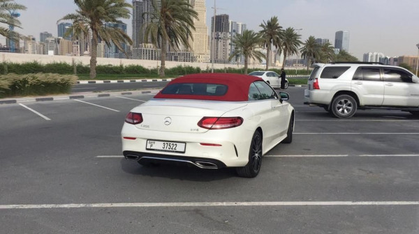 أبيض Mercedes C Class, 2020 للإيجار في دبي 2