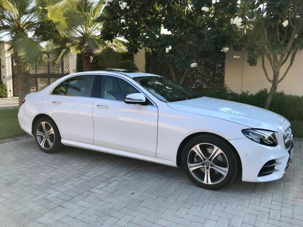 白色 Mercedes E Class, 2019 迪拜汽车租凭 4