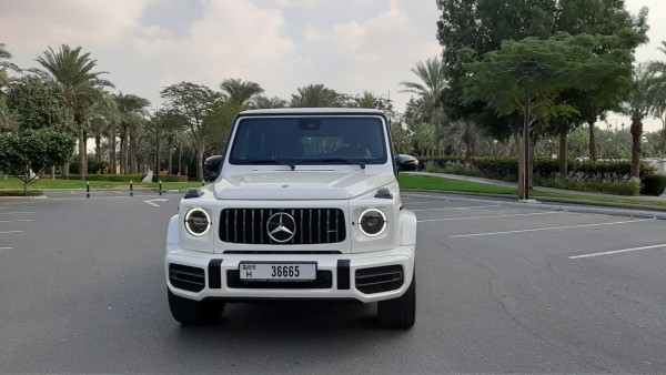 أبيض Mercedes G 63 Night Packge, 2019 للإيجار في دبي 0
