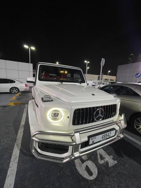 أبيض Mercedes G class, 2021 للإيجار في دبي 0