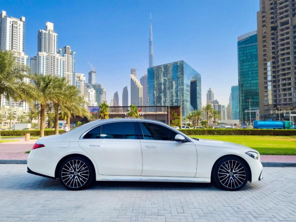 白色 Mercedes S500 Class, 2021 迪拜汽车租凭 0