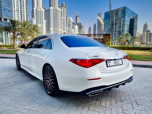 白色 Mercedes S500 Class, 2021 迪拜汽车租凭 1