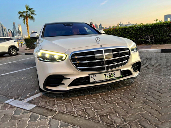 أبيض Mercedes S500 Class, 2022 للإيجار في دبي 0