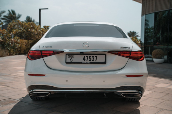 أبيض Mercedes S500 W223, 2021 للإيجار في دبي 1