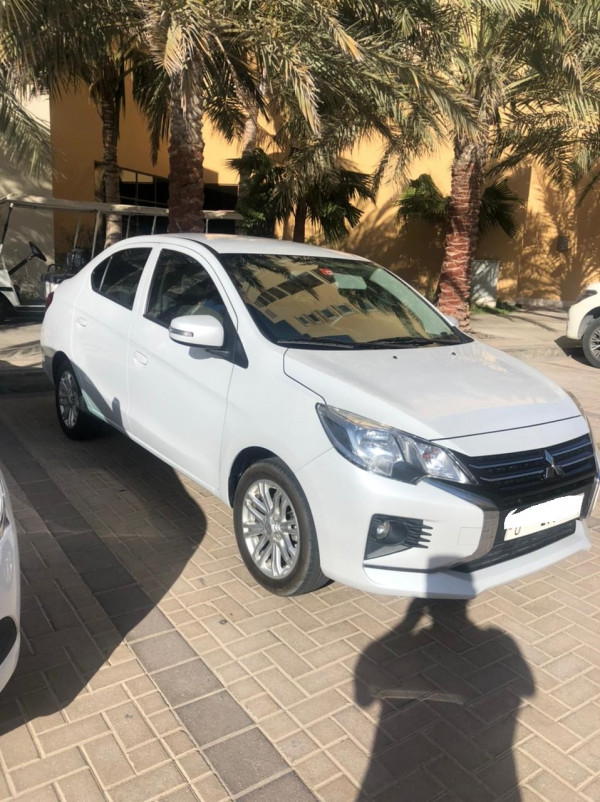 أبيض Mitsubishi Attrage, 2021 للإيجار في دبي 0