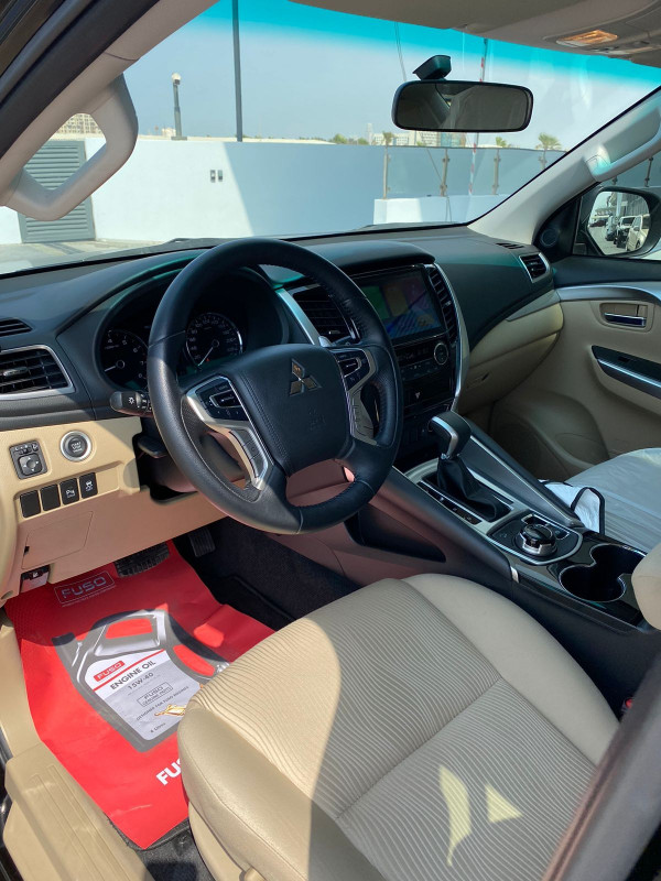 أبيض Mitsubishi Montero, 2020 للإيجار في دبي 1