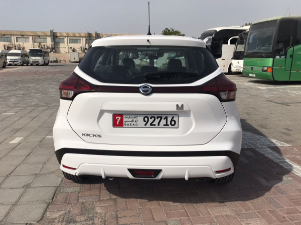 أبيض Nissan Kicks, 2021 للإيجار في دبي 3