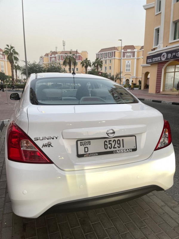 أبيض Nissan Sunny, 2021 للإيجار في دبي 2