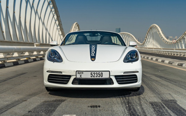 أبيض Porsche Boxster, 2017 للإيجار في دبي 0