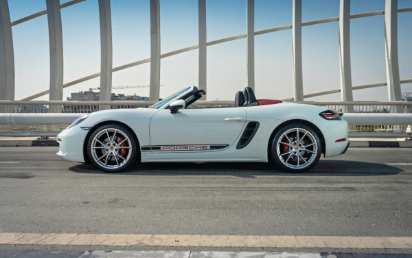 أبيض Porsche Boxster, 2017 للإيجار في دبي 2