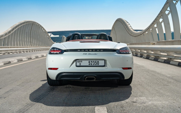 Аренда Белый Porsche Boxster, 2017 в Дубае 3